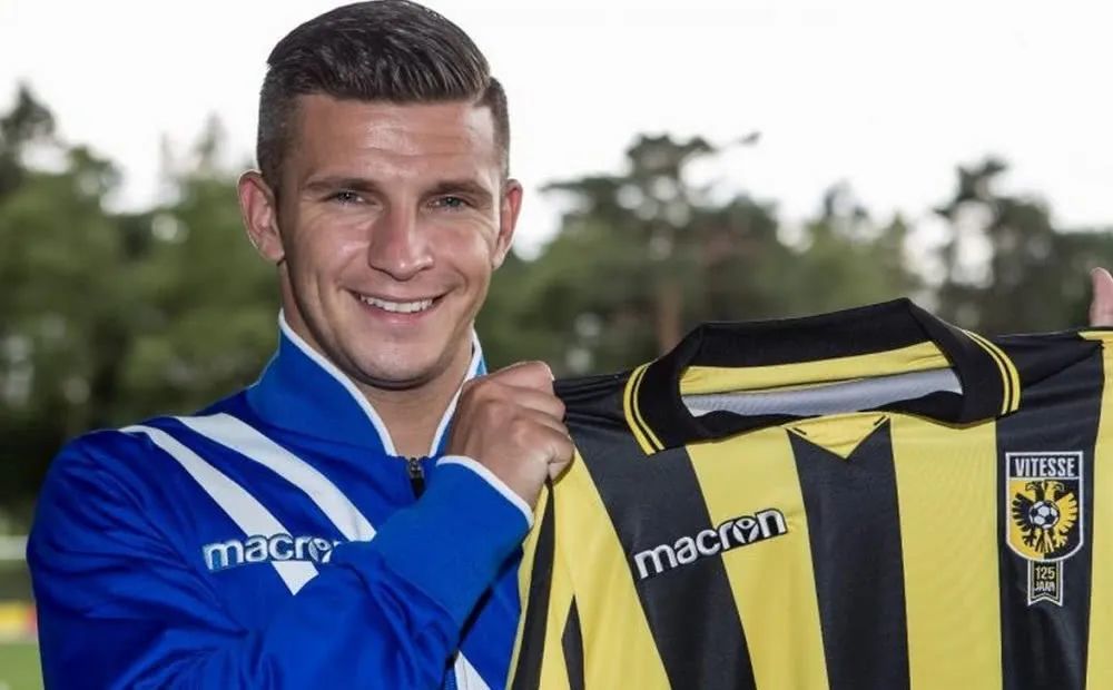 机场因窗外 机场因窗外