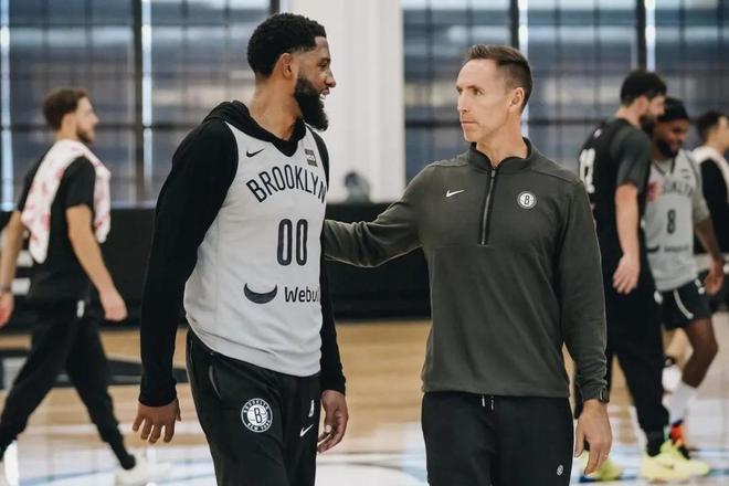 态正在走下 态正在走下